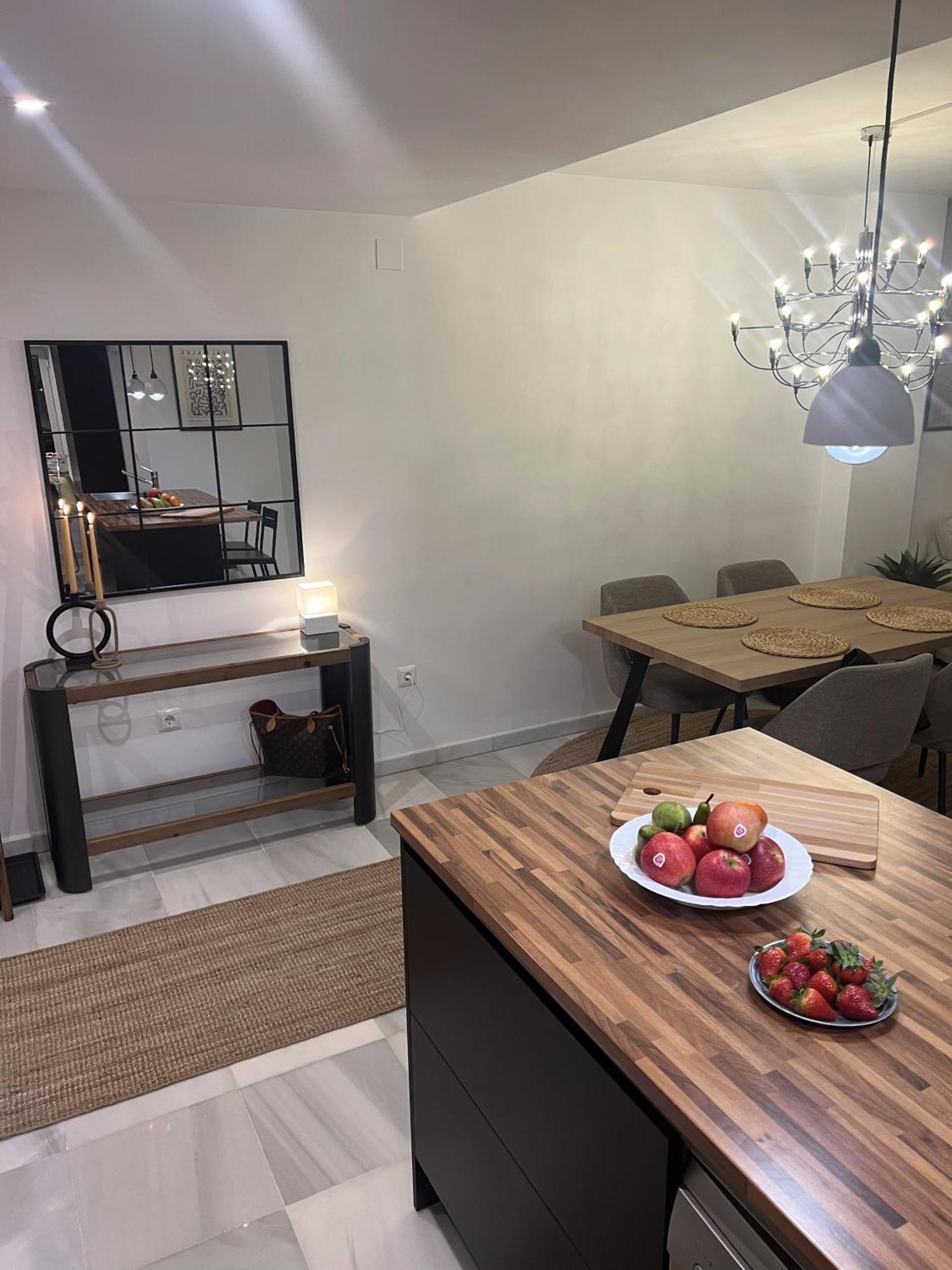 City Center Beach Access With Style Apartment